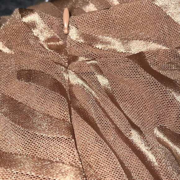One piece - Picture 1 of 2